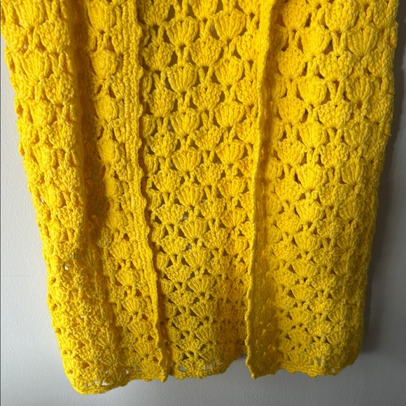 Sunny Yellow Crochet Vest - Picture 3 of 4